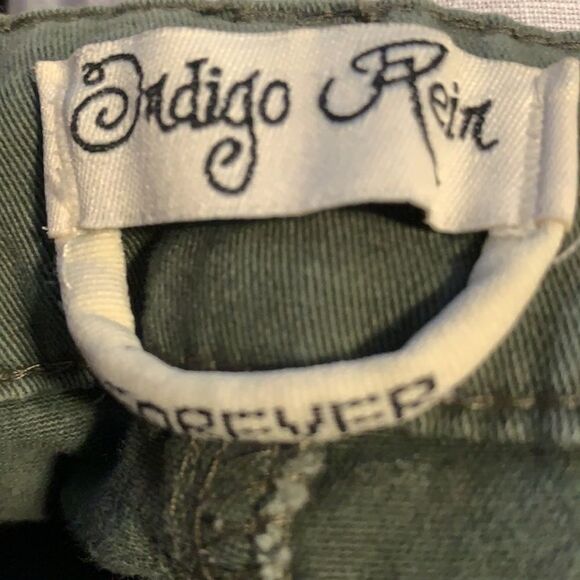 INDIGO REIN Olive Shorts Bermuda Size 7 - Picture 4 of 5